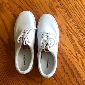 White tennis shoes